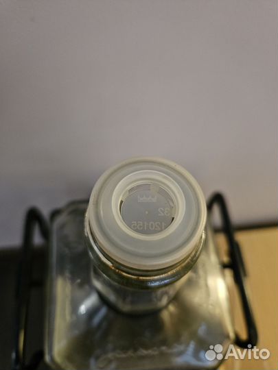 Бутылка на качелях