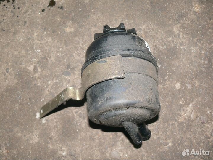 Бачок гур Chevrolet Niva 2005 г 1,7 л