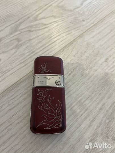 Кнопочный телефон vertu