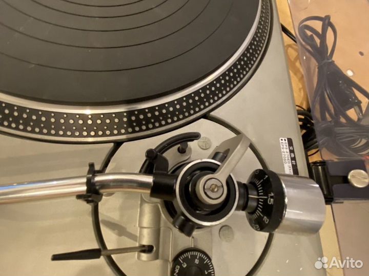 Проигрыватель винила Technics SL-1700