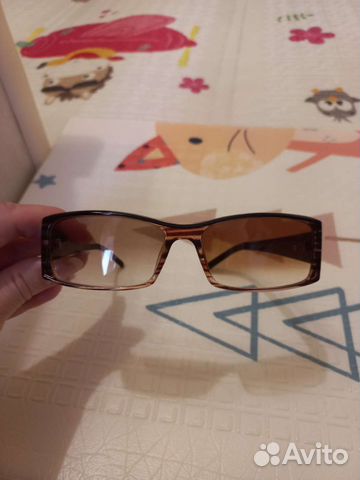 Оправа для очков с затемненными линзами