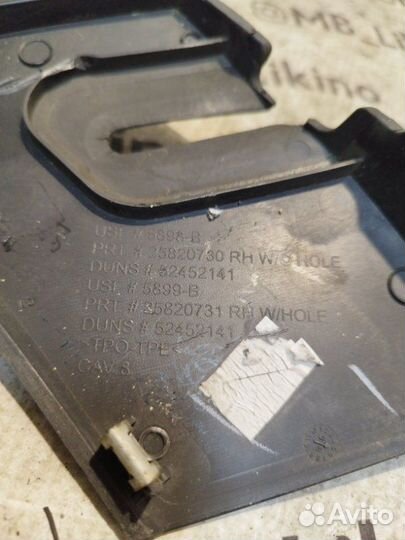 Накладка жабо правая Chevrolet Tahoe GMT900