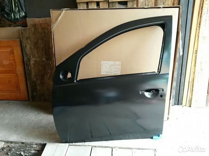 Дверь передняя левая Рено Сандеро 2008-2014