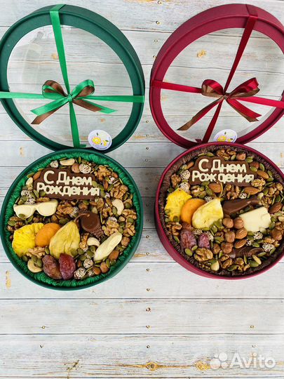 Подарочные наборы из орехов, шоколада, сухофруктов