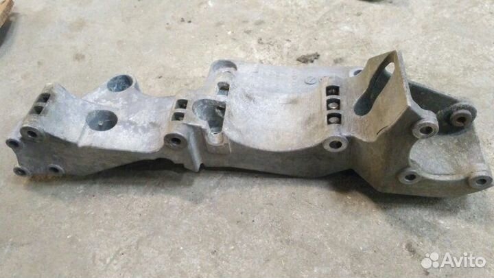 Кронштейн генератора Volkswagen Sharan 1.9TDI