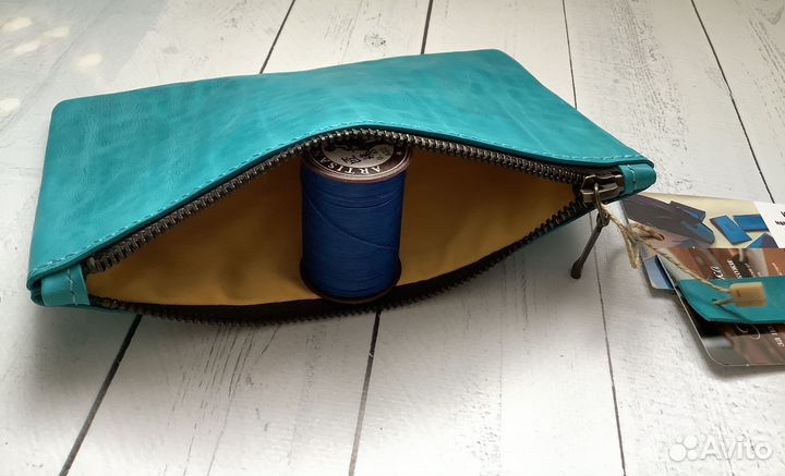 Косметичка из натуральной бирюзовой кожи