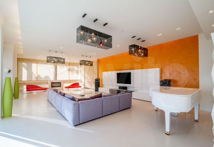 Дом 1184,6 м² на участке 34 сот.