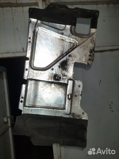 Шумоизоляция капота Паджеро 2