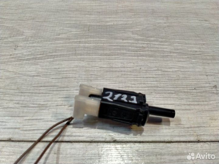 Концевик стояночного тормоза Mercedes-Benz 212.036