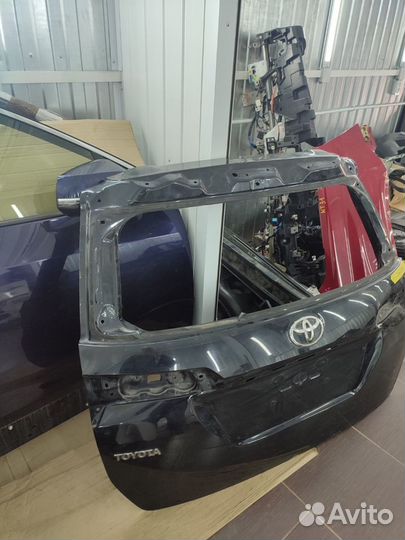 Дверь крышка багажника Toyota Fortuner 2015-2024