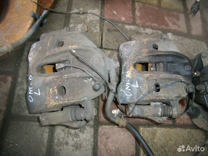 Опель омега B передние тормозные супорта