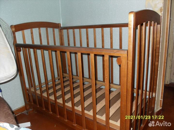 Детская кровать-маятник