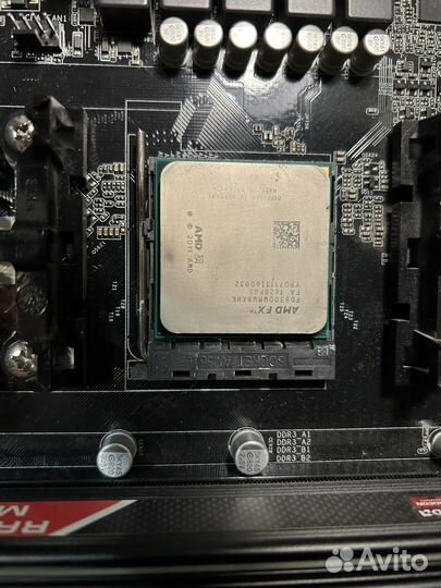 Материнская плата с процессором и памятью