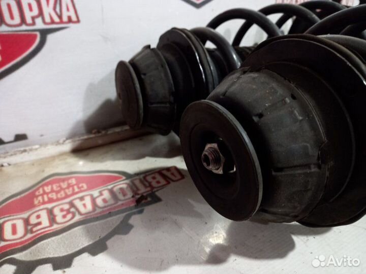 Стойка передняя Toyota Vitz NSP130 1nrfe 2011