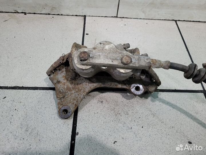 Тормозной суппорт передний правый Шевроле Нива
