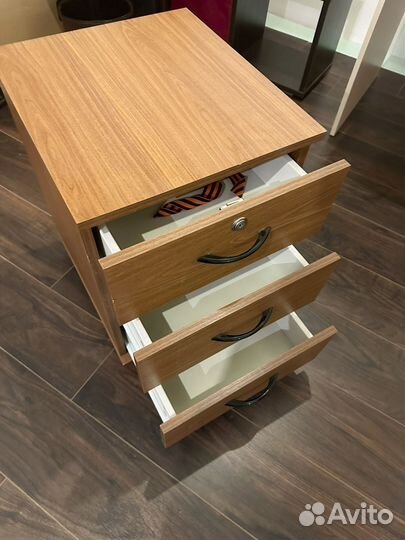 Тумба выкатная с ящиками