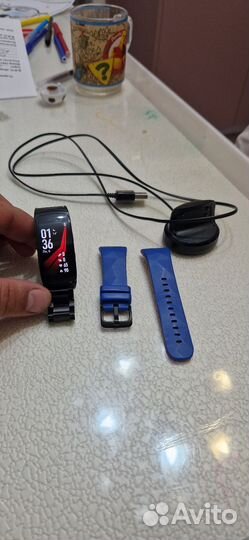 Смарт часы Samsung Gear Fit2 Pro