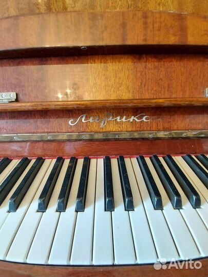 Пианино Лирика учебное