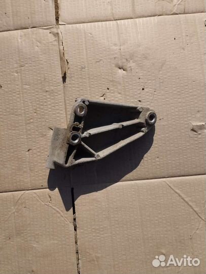 Кронштейн генератора Chevrolet Aveo T200