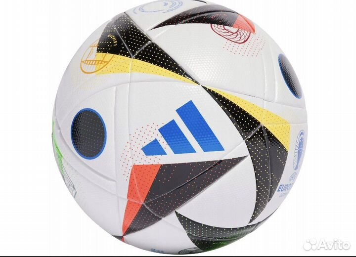 Футбольный мяч