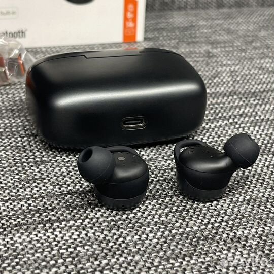 Беспроводные наушники JBL Live 300 TWS черные б/у