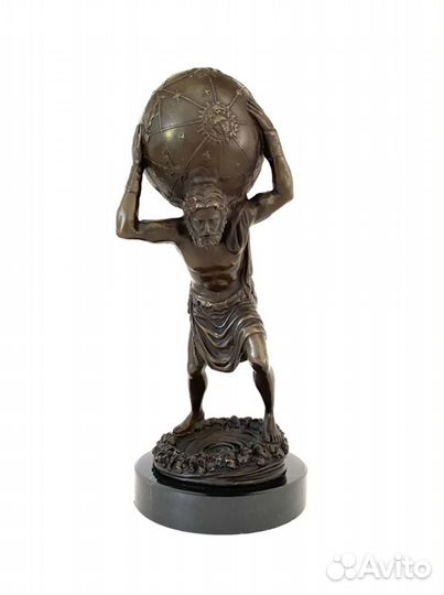 Статуэтка Атлант держит Землю