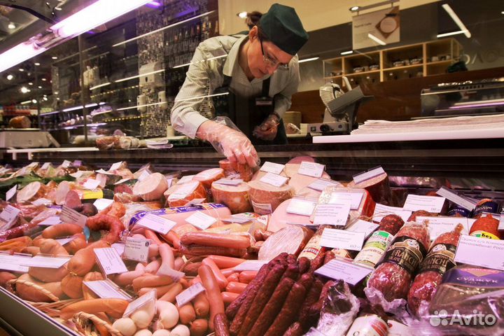 Продавец колбасы и сыров