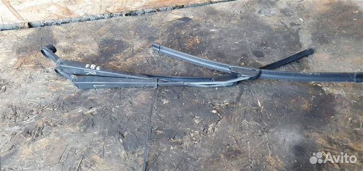 Поводок стеклоочистителя передний левый Mazda BT