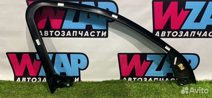 Молдинг стекла двери передней правой Alfa Romeo