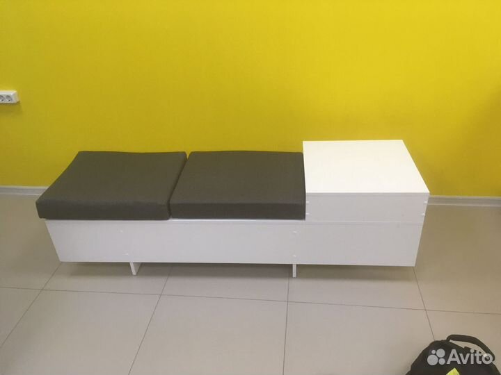 Мебель для магазина одежды