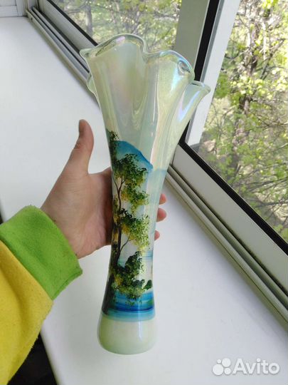 Стеклянная ваза с рисунком ручной работы