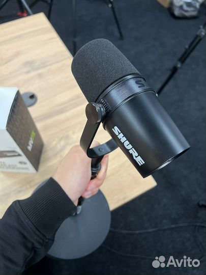 Shure mv7x новые