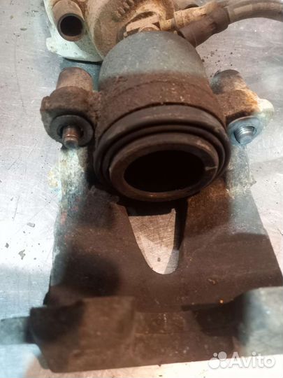 Суппорты передние VW Jetta 5