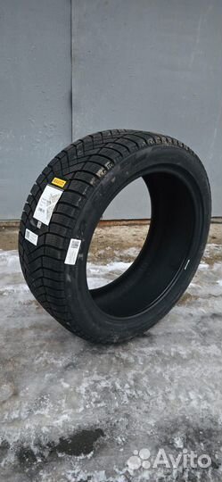 Pirelli Ice Zero FR 255/45 R20 105H