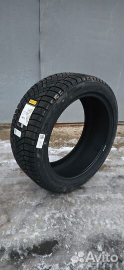 Pirelli Ice Zero FR 255/45 R20 105H