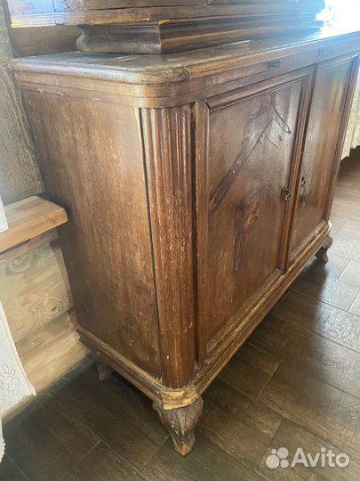 Старинный сервант