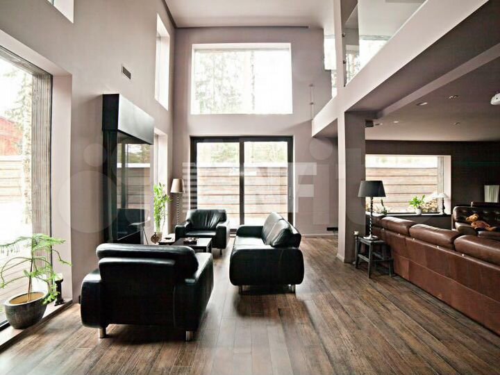 Дом 475 м² на участке 7,5 сот.