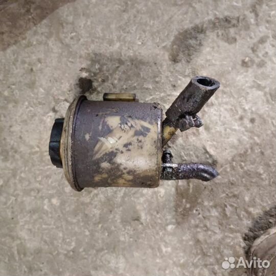 Бачок гур Nissan Primera P-11 2.0 1997