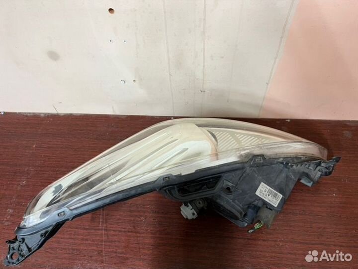 Фара передняя левая Peugeot 3008 U5