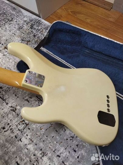 Бас гитара fender precision bass