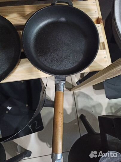 Сковорода чугунная биол со съемной ручкой