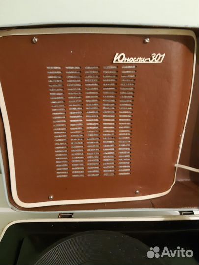 Проигрыватель винила патефон юность 301