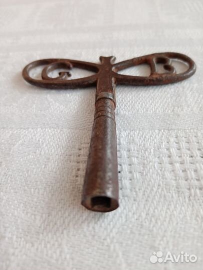 Старинный ключ для часов