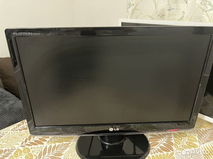 Монитор LG W2053S