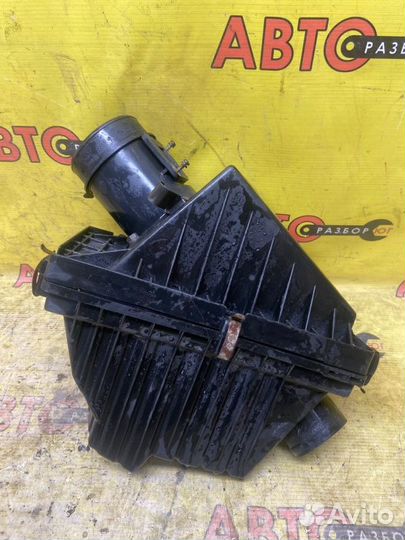 Корпус воздушного фильтра Nissan Primera W11