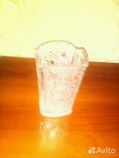 Продам хрустальную вазочку