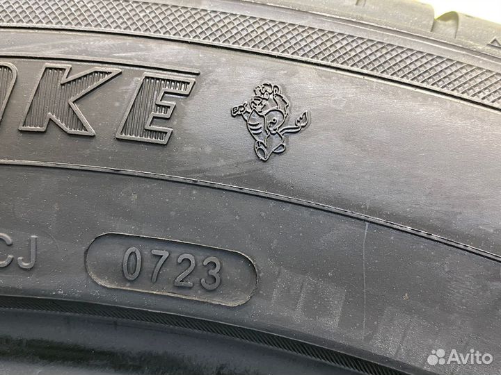 Westlake SA37 215/55 R16 93V