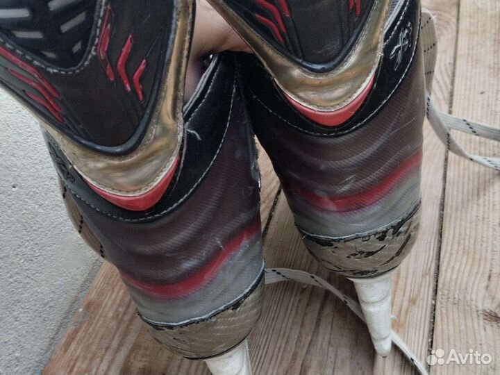 Коньки хоккейные