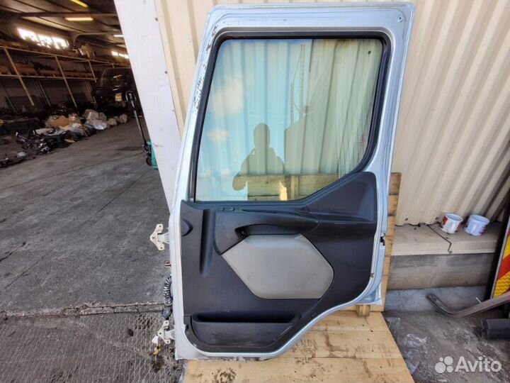 Дверь передняя правая Renault Midlum 2010