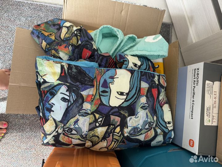 Чемодан женских вещей 54 и 2 куртки